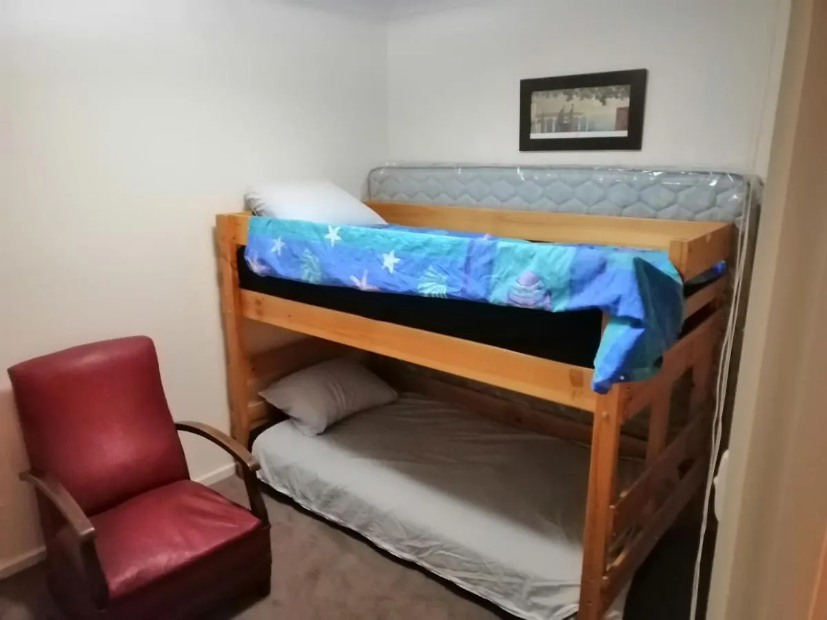 Adelaide Holiday Home 0*,